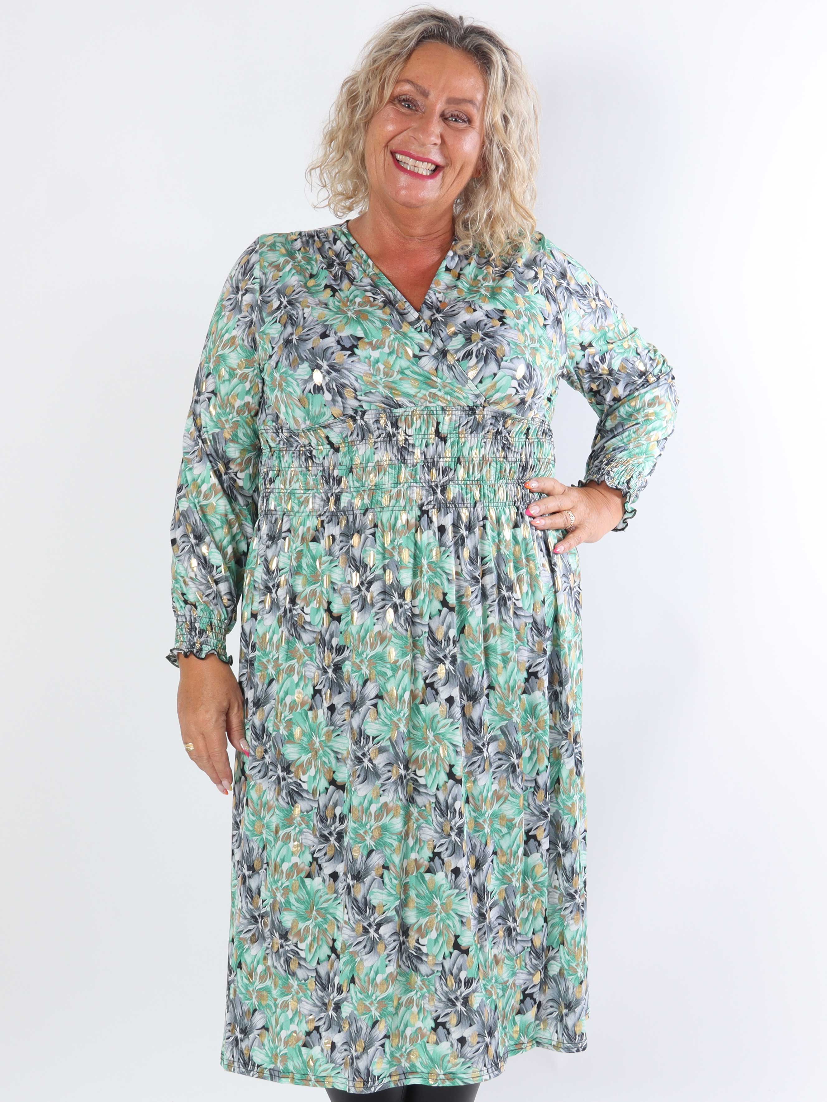 Pams Floral Midi L/S - Elastisk plus size-klänning i skrynkelfritt tyg